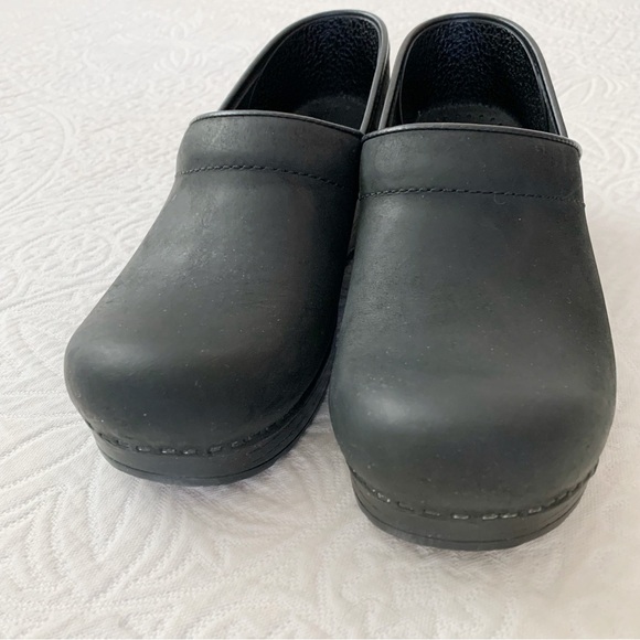 Dansko Women's Professional Black Oiled Leather Clogs (38 Narrow, US 7.5-8) - Picture 2 of 8